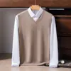 Colete masculino 100% cashmere com decote V, malha lisa, corte solto, adequado para usar por baixo de suéteres, atacado para comércio exterior