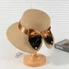 Chapéu de Palha Feminino para Passeios de Primavera e Verão, Versátil com Laço, Chapéu Bucket Casual da Moda, Chapéu de Sol e Proteção Solar