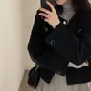 En stock coreano ins 2026 temperamento retro estudiante abrigo corto de lana otoño e invierno abrigo de lana engrosado ropa de mujer