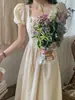 Vestido entallado retro artístico francés de talla actualizada con cuello cuadrado, manga abullonada, patchwork de encaje y cinturón para mujer