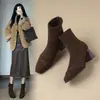 Botas de tornozelo de salto grosso femininas ZHR, nova coleção de outono 2026, botas de salto alto bico fino retrô, botas de camurça marrom de corte justo