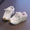 Zapatos para niñas, nueva colección otoño 2026, zapatillas casuales de encaje de lunares a la moda para niños, de suela suave, estilo popular