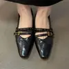 Versión de piel de oveja de los zapatos Mary Jane literarios, retro y cómodos, zapatos de cuero de moda con tachuelas para mujer, adecuados para ir al trabajo, con un diseño chic y elegante y un tacón grueso