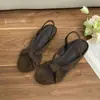 Sandalias de verano de nicho de tacón bajo para mujer, sandalias romanas con cuña y diseño peep-toe, simples y versátiles para 2026, tiras cruzadas abiertas en la punta