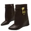 Botas de Pierna de Pantalón con Hebilla Puntiaguda 2026 Nuevo Estilo Europeo Americano Tiburón Botas Altas de Caballero Negro Corto Superior Moda Botas Cortas Mujer