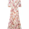 Vestido floral estilo francês em aquarela com decote V, mangas bufantes, acinturado, camadas abotoadas e barra em cauda de peixe, adequado para férias, em estoque