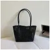 Bolso cesta tejido de moda y elegante con diseño calado, alto valor estético, bolso de hombro tipo tote, único y moderno, bolso de axila de gran capacidad