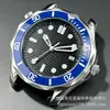 Relógio masculino estilo executivo com movimento chinês NH35, um modelo popular para exportação, apresentando um movimento mecânico totalmente automático e um mostrador luminoso