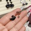 Brincos de luxo estilo escuro com diamantes incrustados em camélia, banhados a ouro preto, brincos de pedras preciosas com laço da moda, tudo combinando