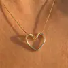Collar Saina Sencillo y Versátil Pequeño Retorcido de Amor para Mujer Diseño en Forma de Corazón Cadena para Clavícula