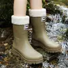 Botas de Lluvia de Media Pantorrilla para Mujer a la Moda, Zapatos de Agua Resistentes al Desgaste, Antideslizantes, Impermeables, Botas de Lluvia con Forro de Terciopelo Cálido, Zapatos de Goma para Cocina, Calzado de Exterior, Estilo Nuevo