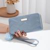 Cartera de doble capa con bola de pelo sencilla y bordada con tarjetero largo y doble cremallera