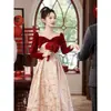 Elegante, moderno y sofisticado vestido de novia de estilo francés para bodas, compromisos, fiestas y visitas de cortesía.; vestido formal de manga larga
