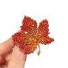 Broche de Hoja de Arce Roja de Año Nuevo Broche Festivo Pin Exquisito para Mujer Pin de Alta Gama Elegante para Traje Accesorios de Bienvenida con Clase