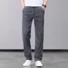 Jeans de sarja Tencel de alta qualidade em cor clara para homens, estilo fino de verão, calças retas largas e soltas, calças casuais retrô estilo Hong Kong