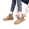 Botas de nieve versátiles de cuero para mujer, nuevo estilo de invierno 2026, forradas de felpa y engrosadas, zapatos de algodón para mujer del noreste, antideslizantes, cálidos, botines