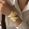 Pulsera Metálica Plegada con Hojas Transfronteriza Europea y Americana para Mujer, Pulsera de Moda y Sencilla, Estilo Retro Francés, Diseño Único