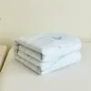 Manta estampada de imitación cachemir, engrosada para abrigar, adecuada como manta de sofá o chal, manta de oficina, manta de cachemir de oveja y piel de nutria marina, disponible en stock