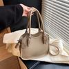 Bolso nuevo 2025 para mujer, bolso de moda que combina con todo, bolso sencillo tipo bandolera, bolso tipo cubo.