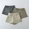 XZ2643-26 Shorts Casuais de Outono Estilo Minimalista para o Dia a Dia Cintura Alta Design em Linha A para Fazer as Pernas Parecerem Mais Longas Shorts Casuais Retos de Linho