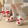 Zapatillas de algodón de cara sonriente y corazón de melocotón de invierno para mujer, zapatillas cálidas de felpa para el hogar en interiores, zapatillas arcoíris de venta cruzada, venta al por mayor