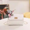 Bolsas Femininas Tendência 2023 Moda Simples Cor Pura Fecho de Corrente Lenço de Seda Transversal Pequena Quadrada Atacado