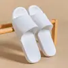 Chinelos de Fundo Macio de Luxo Leve Atacado Femininos para Interior Casa Banheiro Antiodor Leves Tendência Estilo Retrô Sandálias para Mulheres