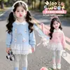 Roupa fofa para meninas, novo estilo primavera e outono 2026 vestido moletom de renda para bebê, conjunto de duas peças de moda infantil para outono