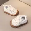 Zapatos para caminar anti-patadas para bebé niña, suela suave, nuevo estilo de otoño, zapatillas deportivas para bebés y niños pequeños, antideslizantes, diseño de conejo, zapatos de princesa estilo coreano