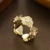 Exclusividad transfronteriza: anillo abierto moderno y exquisito con flores de circonita cúbica tachonadas de diamantes, un diseño de nicho y de alta gama, ajustable, perfecto como regalo para amigos cercanos