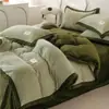 Juego de ropa de cama de cuatro piezas de terciopelo de leche, funda de edredón de forro polar y engrosada de vellón de coral para invierno, juego de sábanas cálidas apto para estudiantes