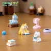 Novos acessórios de decoração DIY de paisagem em miniatura com tema de gato para o dia a dia; estatuetas de resina retratando gatos em suas rotinas diárias
