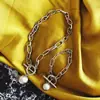 Collar con colgante de bola geométrica de estilo frío y elegante diseño de nicho francés para mujer, cadena de clavícula corta que combina con todo, a la moda.