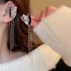 Pendientes de plata con forma de mariposa y flor de perla retro francesa, pequeños y exquisitos, de alta gama, con diseño de hada súper dulce para mujer.
