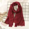 Novo Lenço Artístico Outono e Inverno 2024 Feminino de Algodão e Linho Japonês e Coreano Cor Lisa Novo Produto Atacado Lenço de Linho Duas Cores