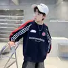 Tamanhos Médio e Grande para Meninos 2026 Novo Legal Mangas Longas Gola Redonda Listrado Estampa Americana Moletom Outono Casual Bonito Moderno