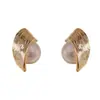 Brincos de Pérola Envolvidos em Metal Fashion Estilosos com Agulha Anti-Prata 925 para Mulheres Brincos de Design Simples Elegante Nicho para Mulheres