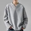 Sudadera con capucha de camiseta de manga larga con cuello en V pequeño y textura otoñal retro americana para hombre, capa base simple y holgada de color liso