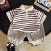 Traje de verano de manga corta para niños Nuevo de verano para niños Suave y cómodo Moda Rayas Solapas Traje de manga corta Moderno