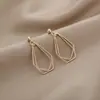 Pendientes Calados de Diseño Retro de Alta Gama Europeos y Americanos, Pendientes Minimalistas Exagerados de Nicho de Lujo Ligero Geométricos Estilo Commuter para Mujer