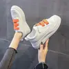 Tênis Branco com Velcro Feminino 2026 Primavera e Outono Novo Versátil Sola Grossa Estilo Quente Comércio Exterior Respirável Casual Tênis de Board Feminino