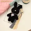 Pingente Criativo de Coelho de Pelúcia com Fita, Ornamento de Corda Colorida em Formato de Coração Feminino, Chaveiro de Boneca Fofa, Pequeno Pingente para Mochila