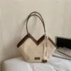 Bolsa Transversal Grande Capacidade de Ombro Feminina 2026 Primavera Verão Novo Estilo Nicho para o Trabalho Bolsa de Ombro Único Bolsa Tote Casual Diária