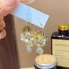 Anfitriona de Cena~Aretes de Aro Flor Dorada para Mujer Lujo Ligero Gama Alta Exquisitos Accesorios de Aretes Nuevos Impresionantes 2026
