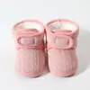 Sapatos de inverno para bebê, feitos à mão, para idades de 0 a 12 meses, com solas macias para proteger os pés do bebê, antiderrapantes, forrados com fleece e feitos de algodão