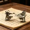 Río Frío Sombra Solitaria Caballero de Latón Mascota de Té Vagabundo Solitario del Jianghu Espadachín Personaje Retro Wuxia Mini Adorno de Cobre para Escritorio