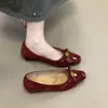Primer Encuentro con los Nuevos Zapatos Versátiles de Terciopelo Retro para Viaje de Primavera y Otoño con Camelia, Punta Cuadrada y Tacón de Cuña con Lazo