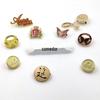 Fabricante de distintivos de desenho animado, fabricante de broches personalizados de tendências nacionais, distintivos de metal artesanais com cola e tinta esmaltada de imitação