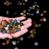 En stock grava de ágata de color natural piedra decorativa varias especificaciones en stock una gran cantidad al por mayor