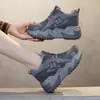 Populares zapatillas tipo dad de cuero suave que aumentan la altura, tamaño pequeño, para mujer, versátiles zapatillas deportivas de suela gruesa, nuevo otoño 2026, para mujer